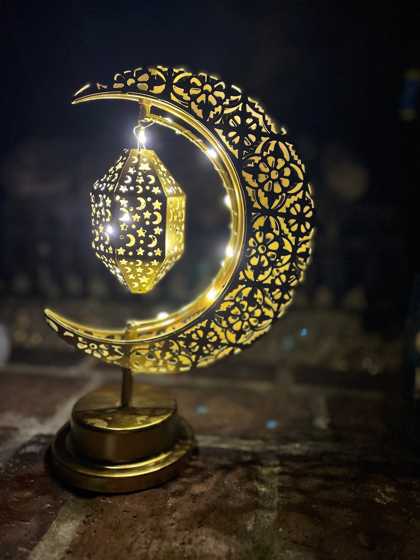 Iron Moon Table Lamp with 360 Manual Rotation, table lamp