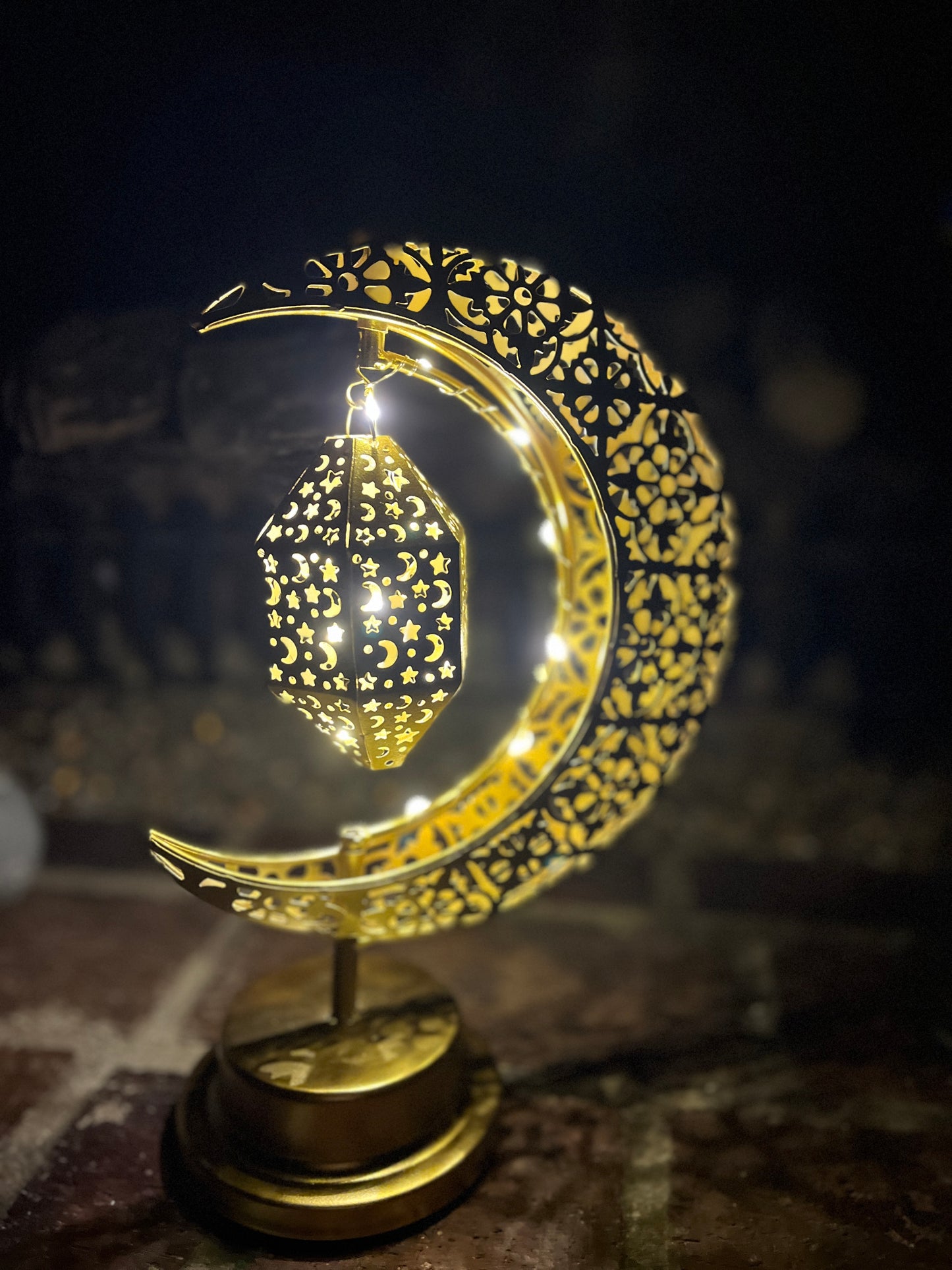 Iron Moon Table Lamp with 360 Manual Rotation, table lamp